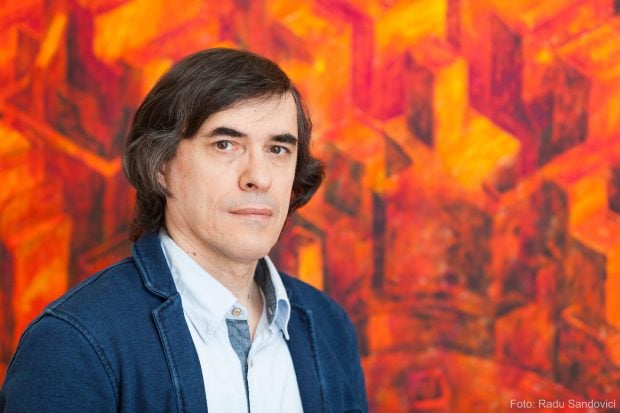 Mircea Cărtărescu, scriitor: „Ion Iliescu a fost un «comunist cu față umană», o formă mai perfidă a totalitarismului comunist. Fiindcă în definitiv nu există comuniști cu față umană, ci doar comuniști cu mască umană”