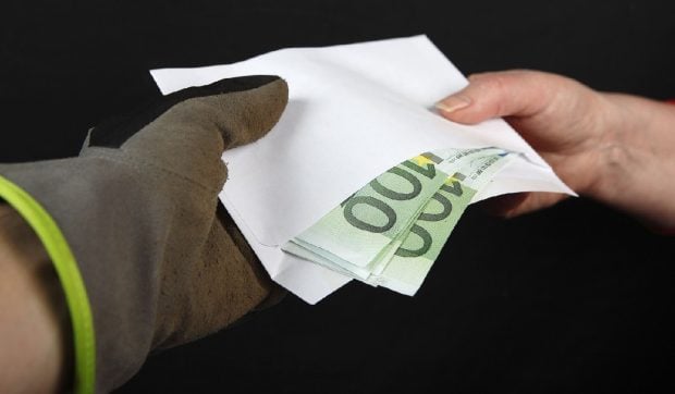 Amenzi mai mari pentru munca la negru, în pachetul 2 de măsuri fiscale: „E o formă clară de exploatare”