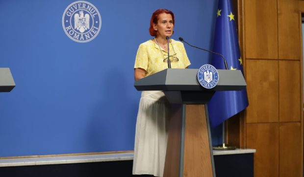 Ioana Ene Dogioiu a purtat o brățară de picior la conferința de presă pentru adoptarea proiectului pentru Pilonul II de pensii