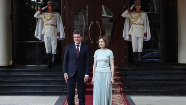 Nicuşor Dan vizitează Republica Moldova, de Ziua Limbii Române. Programul președintelui României la Chișinău