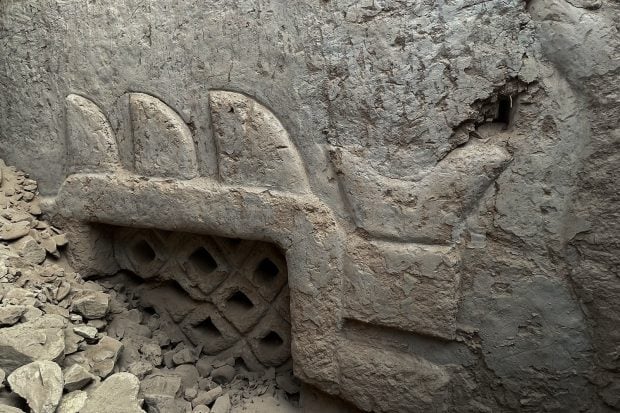 Mural vechi de 3.000 de ani, cu zei și motive cosmice, de dinaintea civilizației incașe, descoperit în Peru