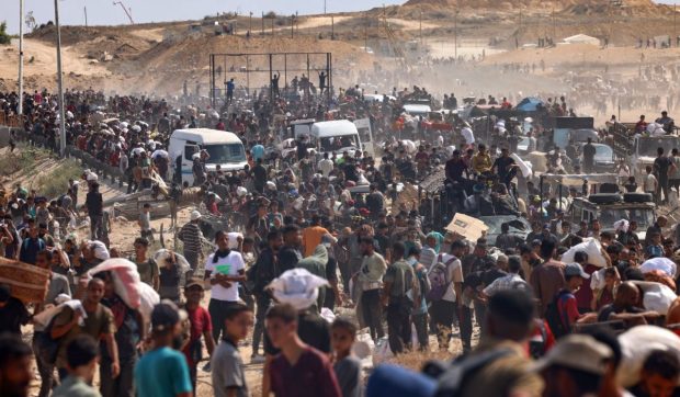 Zeci de morți în Fâșia Gaza după ce un camion cu mâncare și ajutoare s-a răsturnat peste oamenii flămânzi