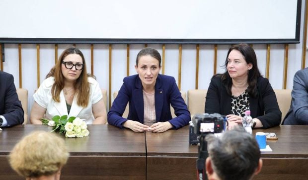 Oana Țoiu a vorbit la Kiev despre școli și slujbe religioase în limba română. 31 august va deveni Ziua Limbii Române și în Ucraina