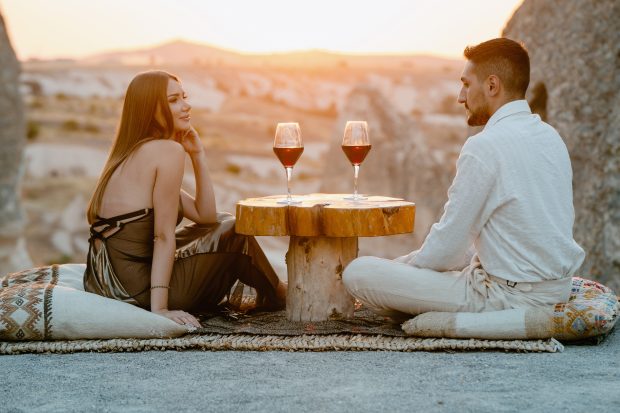 Imagine Stire Cum se pregătește Otilia de nuntă. Artista se căsătorește peste o săptămână: „Voi purta caftan și voi fi pictată cu henna” | 2review.ro