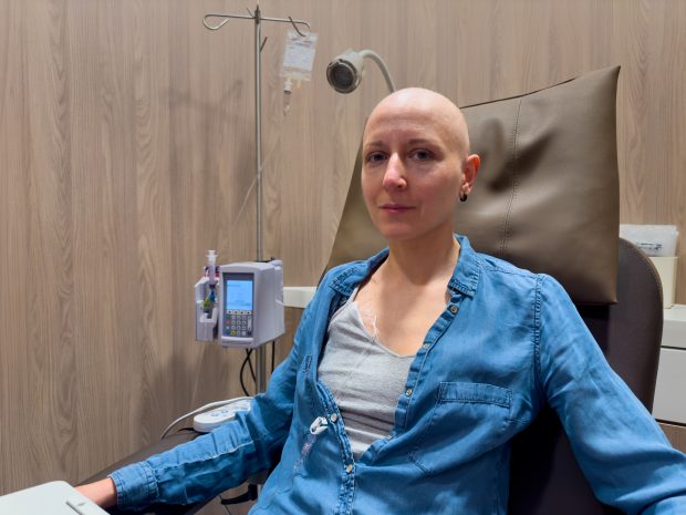 Bolnavii de cancer nu mai primesc bani pentru decontarea tratamentelor. Pacient: „Domnule Bolojan, murim cu zile!”