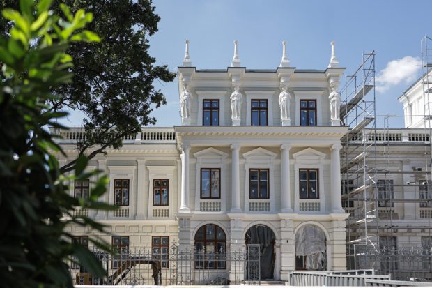 Renovarea Palatului Știrbei se apropie de final. „Bijuteria” de pe Calea Victoriei a revenit la gloria de odinioară