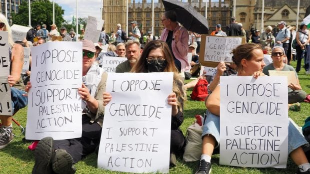 Interzicerea organizației „Palestine Action” în Marea Britanie și limitele libertății de exprimare