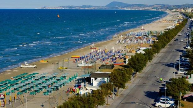 Un șofer a primit amendă la doar două minute după ce parcase lângă plajă, în Italia. Cu cât a fost sancționat
