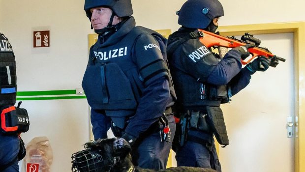 Elevă de 14 ani, condamnată pentru amenințare cu bombă la școală, în Austria: „Data viitoare nu mă mai complic, chiulesc direct”