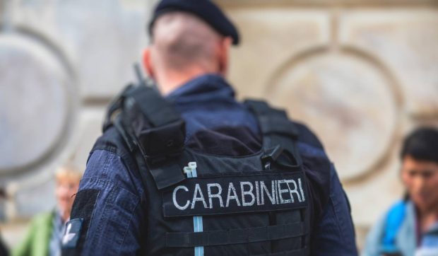 Un român a fost arestat în Italia după ce turiștii au găsit un glonț pe stradă. Cum l-a dat de gol un jaf comis în urmă cu 10 ani