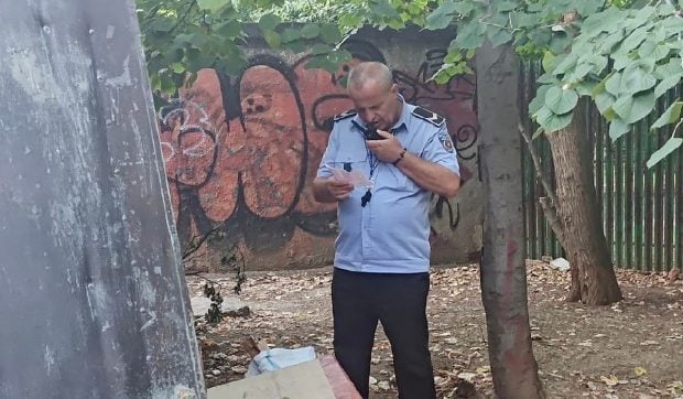 O femeie din București a aruncat un document la gunoi, din greșeală. Polițiștii au amendat-o cu 3.000 de lei