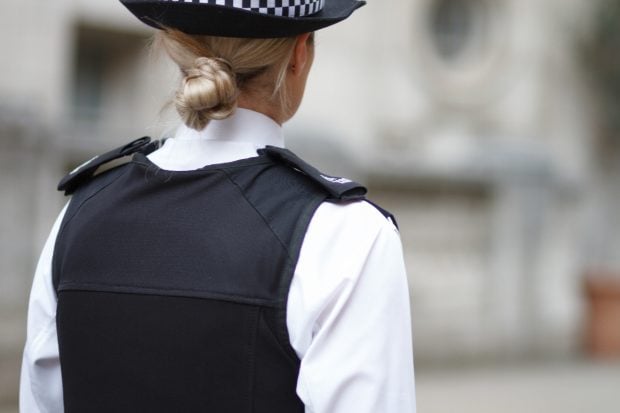 Metoda ingenioasă prin care polițistele din Marea Britanie îi prind pe bărbații care hărțuiesc femei