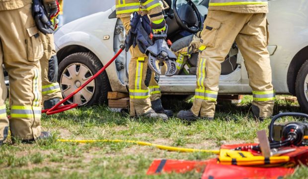 50 de pompieri chemați să salveze 8 români, victime într-un accident teribil pe o autostradă din Germania