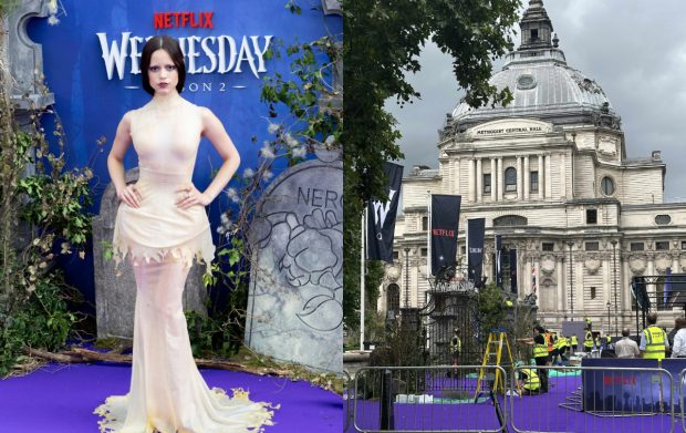 Imagini din centrul Londrei, unde a avut loc premiera serialului „Wednesday”, sezonul 2. Aici, pe covorul mov, au defilat Jenna Ortega și Catherine Zeta-Jones