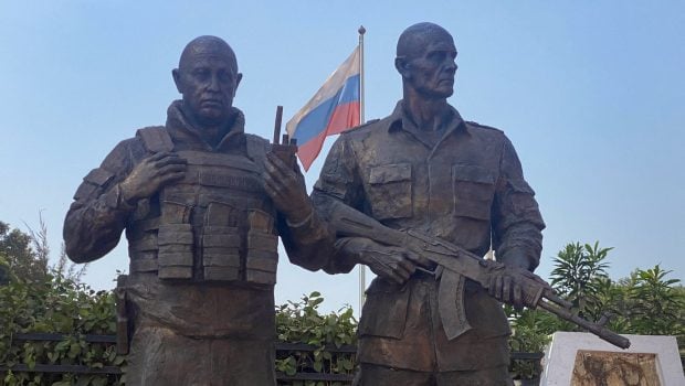 Armata privată a lui Putin duce un al doilea „război fantomă” pentru resurse la mii de km de Ucraina