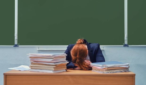 Profesorii suplinitori au fost la examen degeaba. Chiar dacă au luat peste nota 7 la concursul de Titularizare din 2025 ar putea fi eliminați din școli