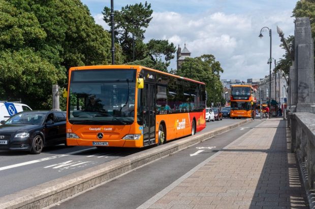 „Nu, nu, nu, nu, nu, nu”, a exclamat un cuplu galez, după ce s-a trezit cu o stație de autobuz în fața casei: „Dumnezeu știe câți copii vor face gălăgie”