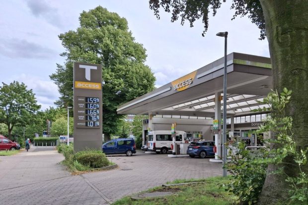 Băiețel de 10 ani, uitat de părinți într-o benzinărie, după o pauză la toaletă, în timpul vacanței în Austria