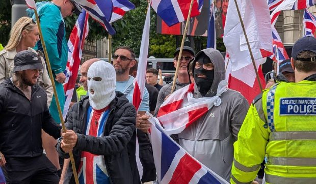 Vigilenții antimigrație din Europa alimentează temerile sociale și extrema dreaptă. România se face că nu-i vede