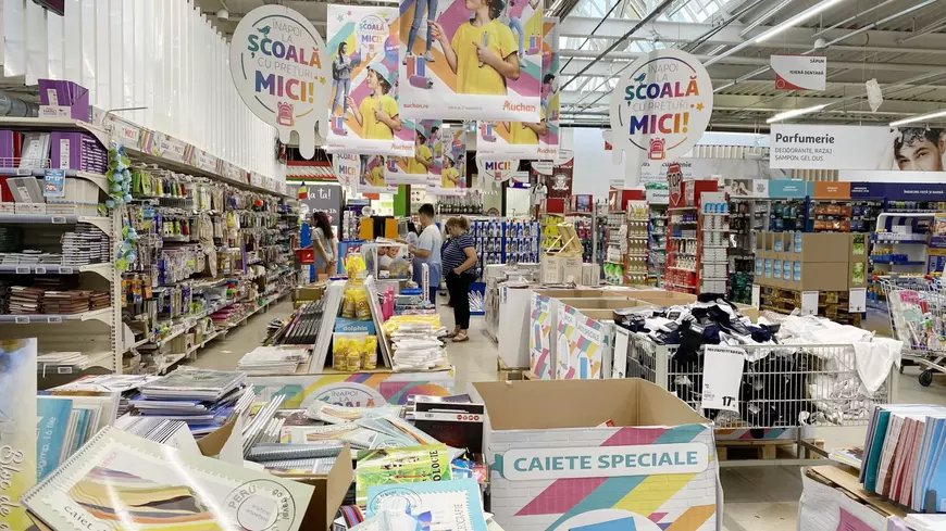 Am calculat cât costă rechizitele pentru noul an școlar. Un analist economic avertizează: „În toamnă ne așteaptă un nou val de scumpiri”