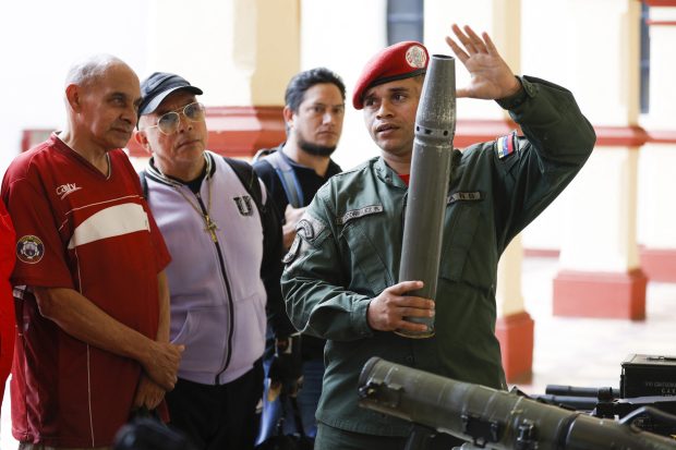 Campanie de recrutare uriașă în Venezuela: pensionari, casnice și studenți se înrolează în Miliție pentru a lupta împotriva SUA. „Sunt aici pentru a servi țara”