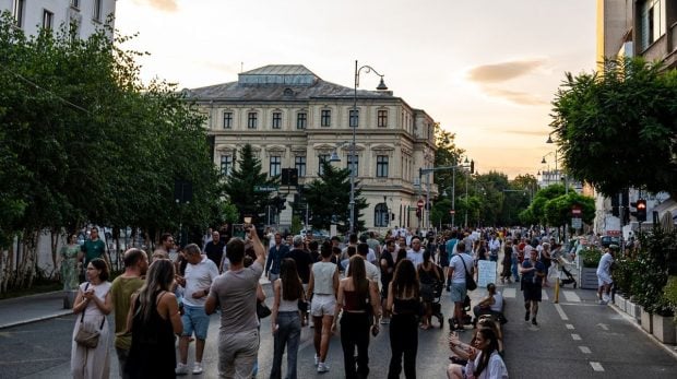 Principalele preocupări ale românilor în contextul schimbărilor economice. În ce domenii își doresc investiții mai mari