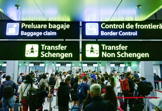 Cinci probleme pe care le au români când călătoresc cu avionul. Ce îi supără cel mai tare pe pasageri