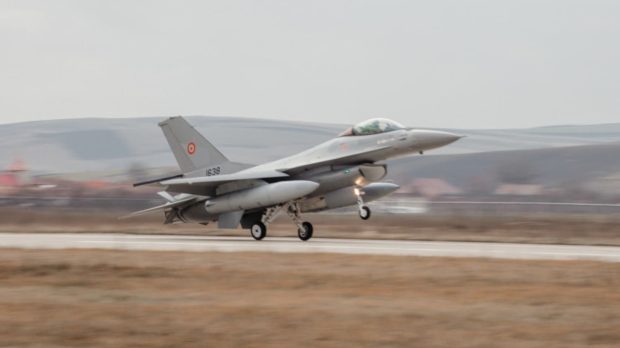 România a primit încă 3 avioane F-16 din Norvegia, dar restul aeronavelor vor veni cu întârziere. Care este motivul