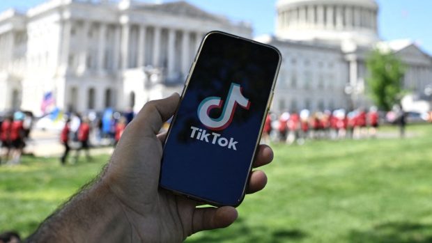 Să urmărești TikTok dăunează creierului la fel ca și consumul de alcool