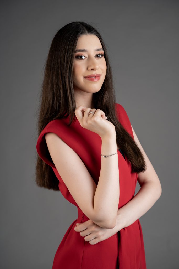 Sabina Pantazi, noua vedetă a vremii de la Observator 6, promite să aducă soare și bună dispoziție! 1 sabina pantazi este noua prezentatoare meteo de la observator 6 1 1