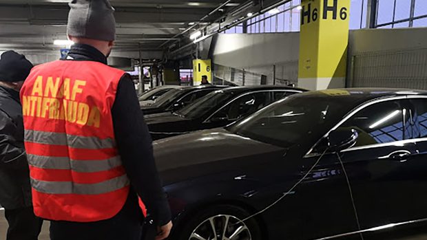 Războiul dintre ANAF și samsarii de mașini. Două sentințe diferite: român obligat să achite taxe la stat pentru 68 de tranzacții, fiscul obligat să plătească zeci de mii de lei într-un caz similar