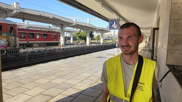 Sebastian Frenț, tânărul nevăzător care are canal de YouTube dedicat trenurilor: „Am cutreierat deja cei 8.000 de kilometri de cale ferată din România”