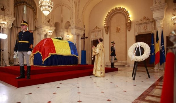 Gafă monumentală la Euronews România, care a greșit președintele aflat în sicriul depus la Palatul Cotroceni