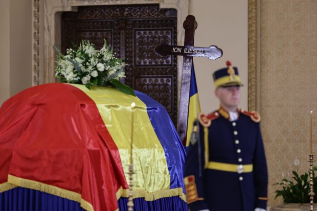 Reguli de acces pentru românii care doresc să îi aducă un ultim omagiu lui Ion Iliescu