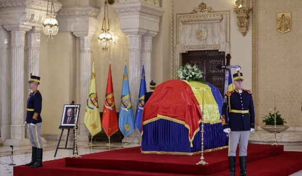 Funeralii de stat pentru Ion Iliescu. Ultimele omagii aduse în fața sicriului fostului președinte, în Sala Unirii, la Palatul Cotroceni