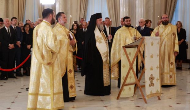 Pe cine a trimis Preafericitul Daniel să țină slujbele liturgice pentru Ion Iliescu. Preasfințitul Părinte „Prahoveanu” va fi însoțit de un sobor de preoți