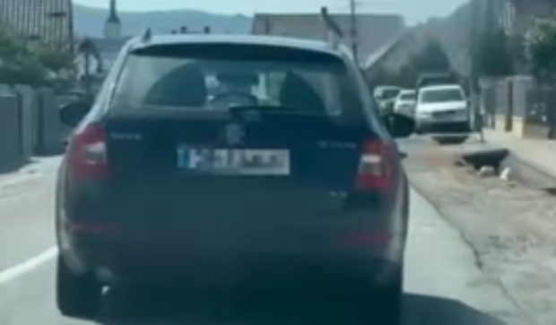 Șofer beat, aproape de comă alcoolică, surprins de poliție în timp ce conducea haotic, în Bistrița. Nu era în stare nici să-și țină banda I VIDEO  