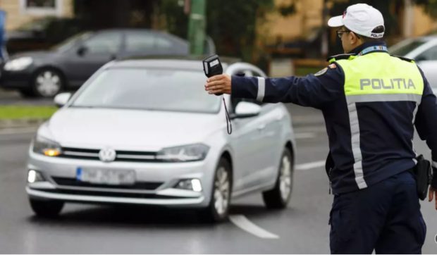 Amenzi de până la 1600 de lei pentru șoferii care nu au buletinul la ei sau cartea lor de identitate a expirat