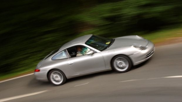 Amenda pe care a primit-o un șofer de Porsche care a depășit cu 200 km/h viteza legală, pe autostradă, în Germania