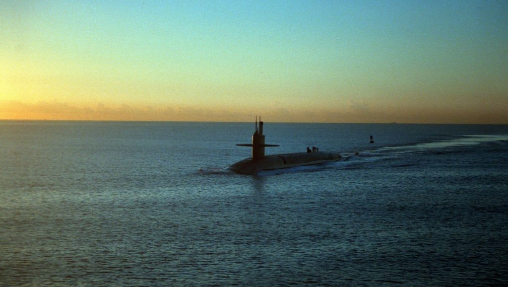Lumea la un pas de apocalipsă: amenințarea nucleară e mai accentuată ca niciodată! 2 submarinul nuclear uss henry m jackson ssbn 730 surprins in timp ce se indreapta spre statia navala pearl harbor hawaii foto profimedia e1754153575579