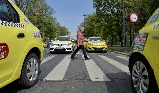 Brașovul, fără taxiuri: pentru prima dată, zeci de autorizații au rămas libere