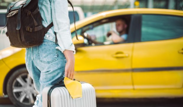 Amenzi de peste 45.000 de lei pentru taximetriștii din jurul aeroporturilor din România. Cele mai frecvente nereguli