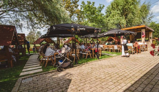 „Un grătar mare, unde un român prietenos este gata să vă gătească friptura perfect”. Restaurant celebru în țară deschis acum și în Belgia