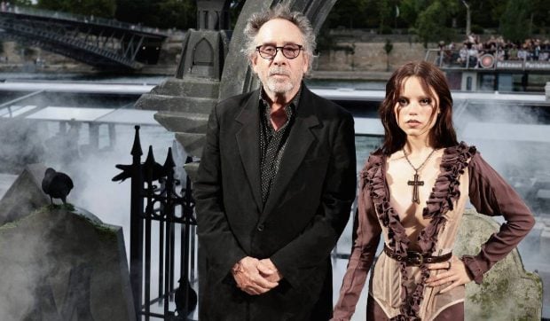 Jenna Ortega, o Wednesday perfectă, spune Tim Burton despre fenomenul gotic de pe Netflix: „Am încercat ani de zile să-mi exorcizez demonii”