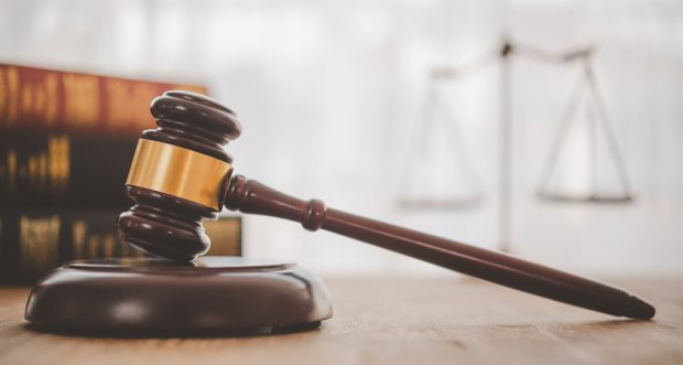 Bătălie absurdă în instanță, la Iași, pentru câteva hârtii trase la xerox. Cererea unei femei, ignorată de primărie aproape 2 ani