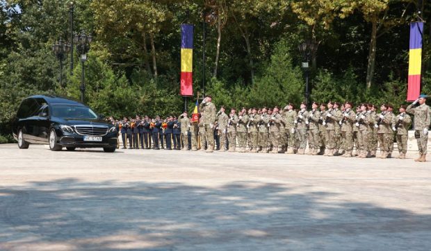 Înmormântare Ion Iliescu. Imnul a fost intonat pentru ultima dată pentru fostul președinte la Cimitirul Ghencea III