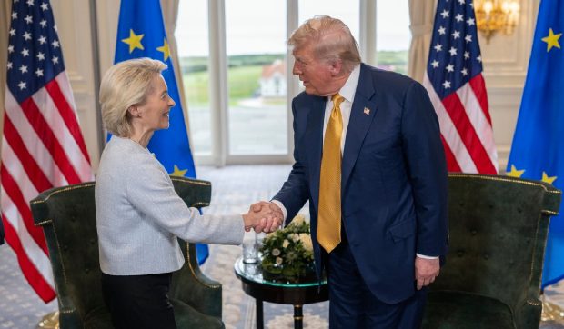 Donald Trump renunță la taxa de 250% asupra medicamentelor din UE