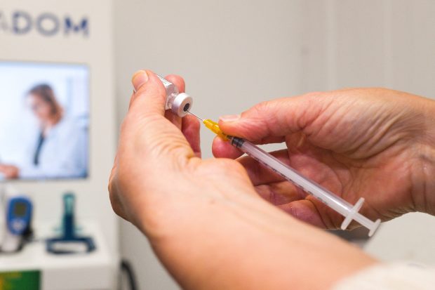 Eficiența vaccinurilor COVID-19: un deces evitat la 5.400 de doze, 14,8 milioane de ani de viață au fost salvați, arată un studiu al Universității Stanford