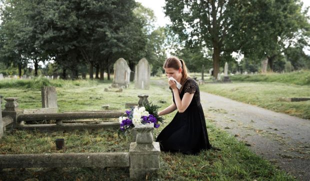 Schema „Văduva neagră” în Rusia: o femeie a câștigat o avere după cinci căsătorii fictive cu militari morți în război