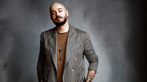 Victor Dorobanțu, românul care-l joacă pe Thing în serialul „Wednesday”: „A fost un șoc atât de mare încât nici acum nu mi-e ușor să-mi revin”